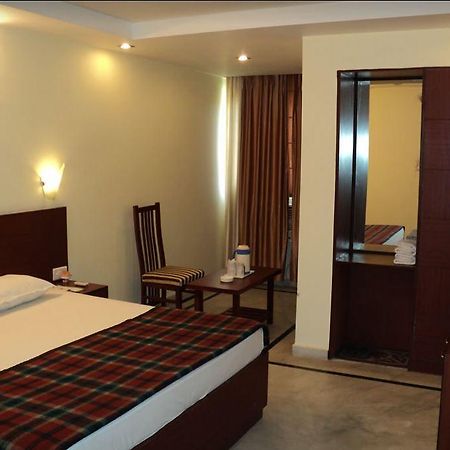 Hotel Swagat Palace Bhiwadi エクステリア 写真